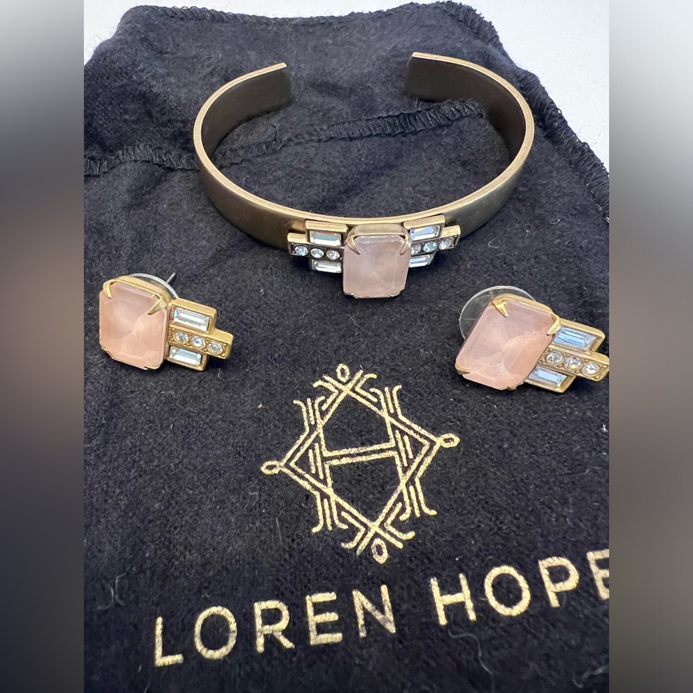 NWOT Loren Hope matching peach glass gem bracelet and earring set
